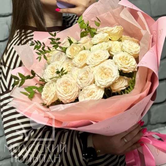 Букет из кустовых роз