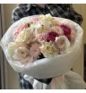 Нежный букет орхидей, французских роз, хризантем и диантусов