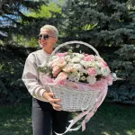 Цветы в корзине
