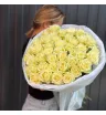 45 кремовых роз