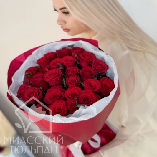 Классический букет из 25 роз
