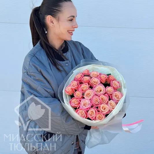 Букет 25 роз miss piggy