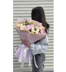 Букет из кустовой пионовидной розы, пионов и эвкалипта