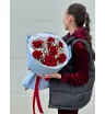 Классический букет из роз и гипсофилы