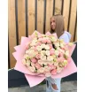 Роскошный букет из кустовой пионовидной розы и эустомы