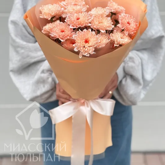 Мини букет-комплимент из хризантемы