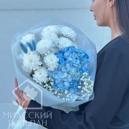Облачный букет с гортензией и хризантемой