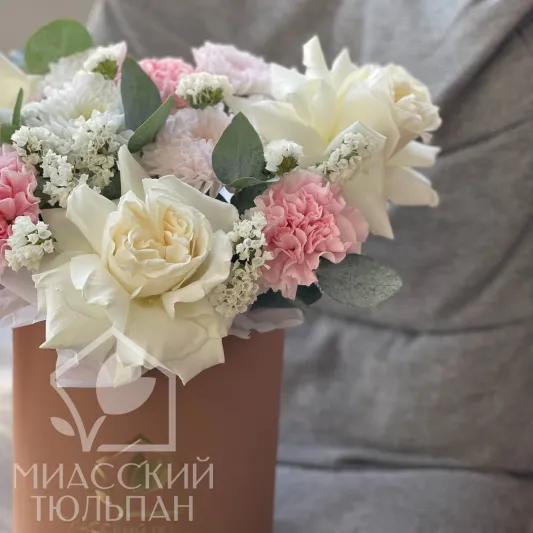 Нежная коробочка с розой, статичны и эвкалиптом