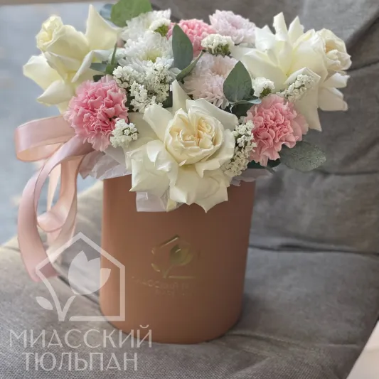 Нежная коробочка с розой, статичны и эвкалиптом