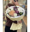 Букет хризантем, статицы и диантусов