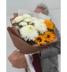Букет с подсолнухами и хризантемой