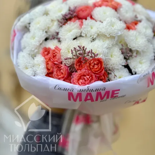 Букет пионовидных роз и хризантем для мамочки