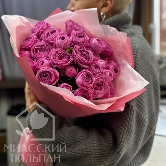 Букет пионовидных кустовых роз