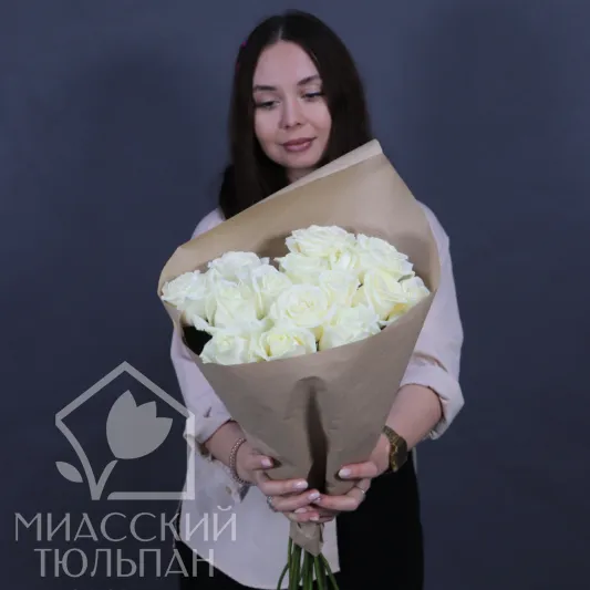 Монобукет из белых роз