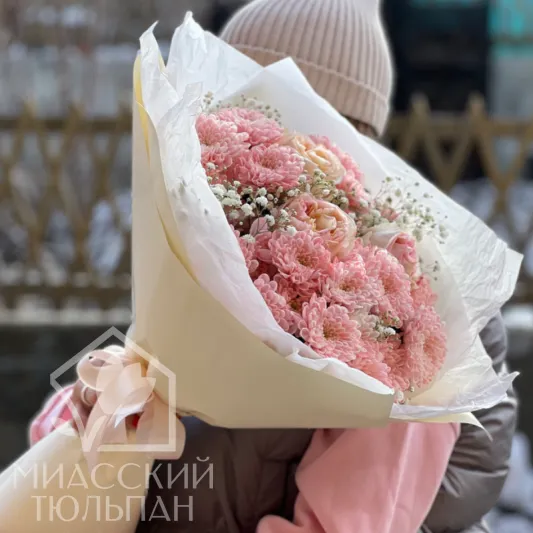 Букет хризантем , роз и гипсофилы