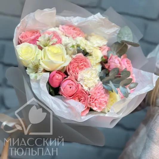 Нежный сборный букет