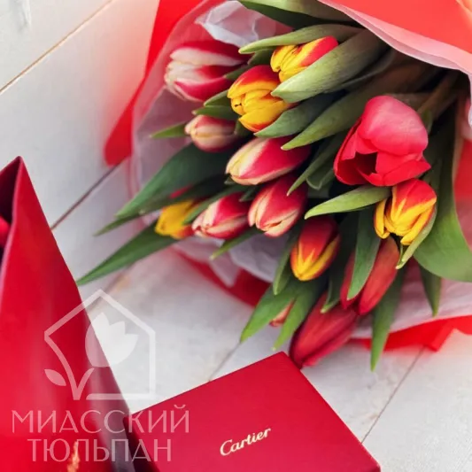 Весенний букет тюльпанов
