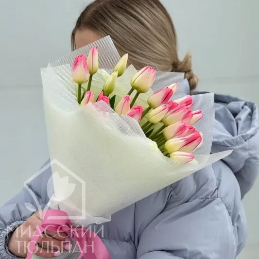 Букет бело-розовых тюльпанов