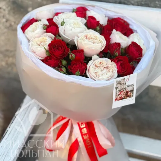 Букет садовых и пионовидных кустовых роз
