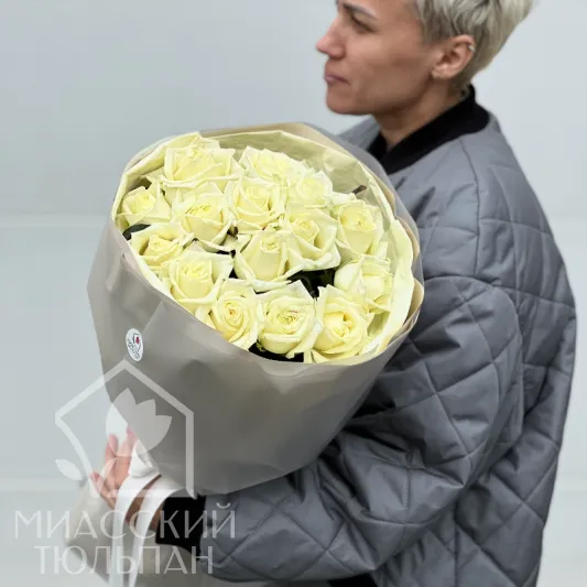 Букет белых роз 60 см