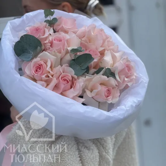 букет французских роз с эвкалиптом