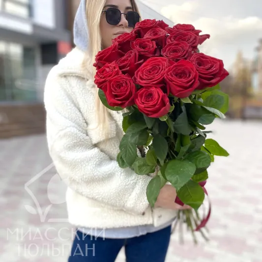 Букет из 15 высоких красных роз