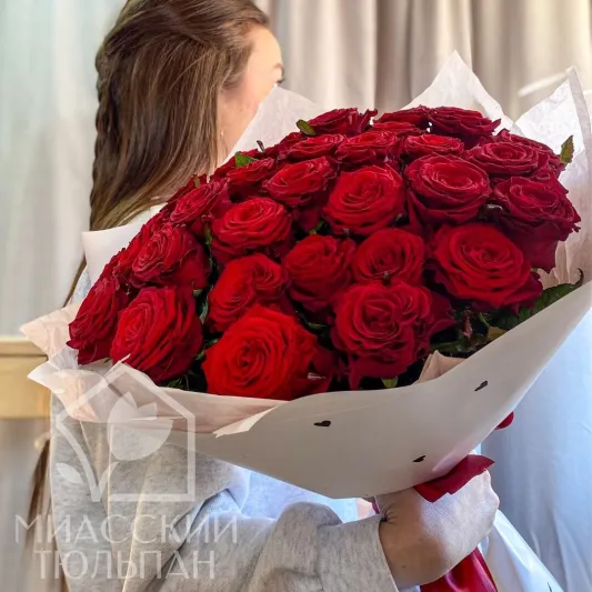 Букет красных роз 35 шт