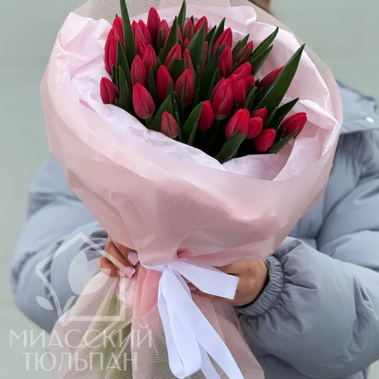 Букет из ярких тюльпанов
