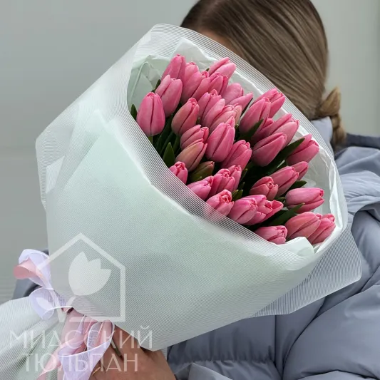 Букет из ярких тюльпанов