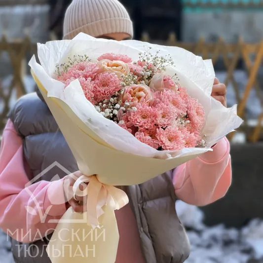 Букет из хризантем и роз